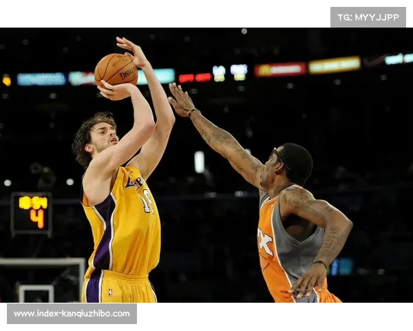 保罗连续十八季正净胜分领跑赛场稳居历史第二仅逊邓肯辉耀联盟